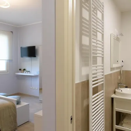 Le Stanze Dei Pico 3 Con Vista Bagno Privato Wifi E Netflix In Piazza Della Costituente * Mirandola