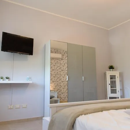 Le Stanze Dei Pico 3 Con Vista Bagno Privato Wifi E Netflix In Piazza Della Costituente Mirandola