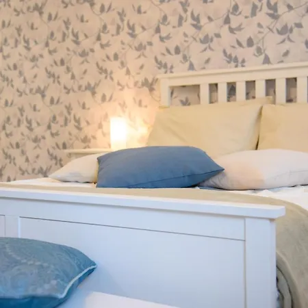 Le Stanze Dei Pico 3 Con Vista Bagno Privato Wifi E Netflix In Piazza Della Costituente Apartamento Mirandola