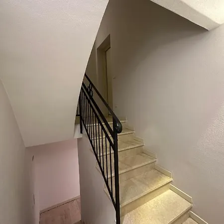 Le Stanze Dei Pico 3 Con Vista Bagno Privato Wifi E Netflix In Piazza Della Costituente Apartamento Mirandola